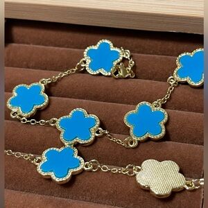 Five flowers Blue💙 Agate bracelet with gold plated,